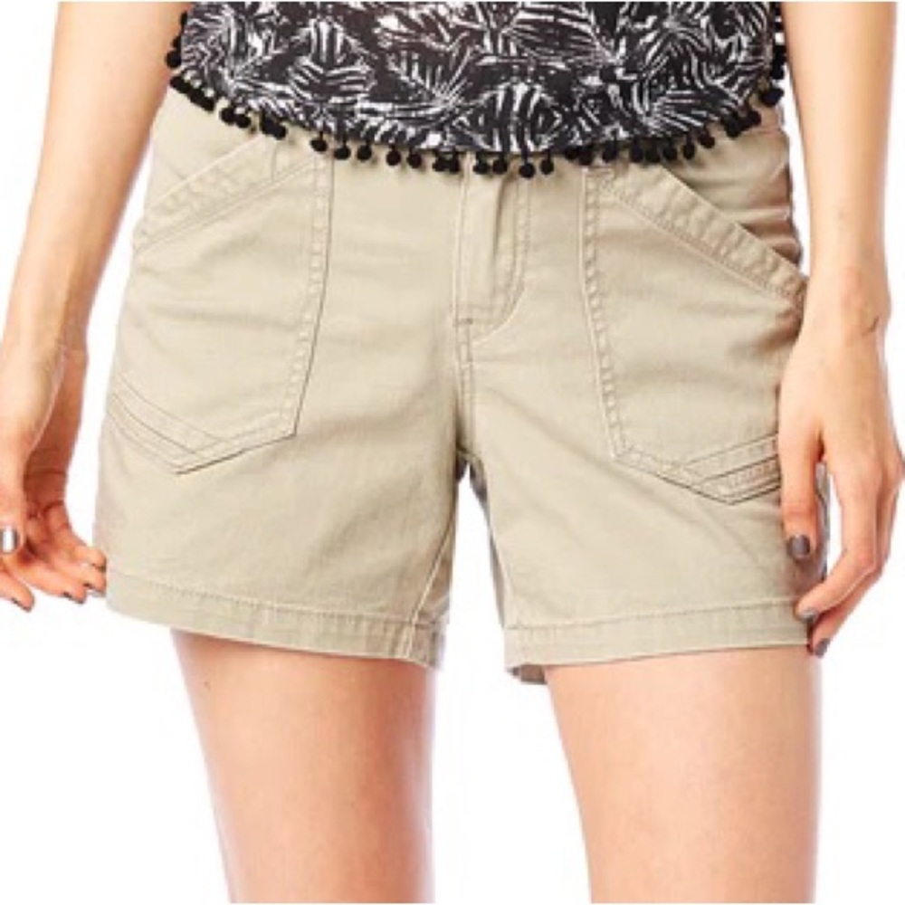 Women’s Beige Shorts 4” Size 4